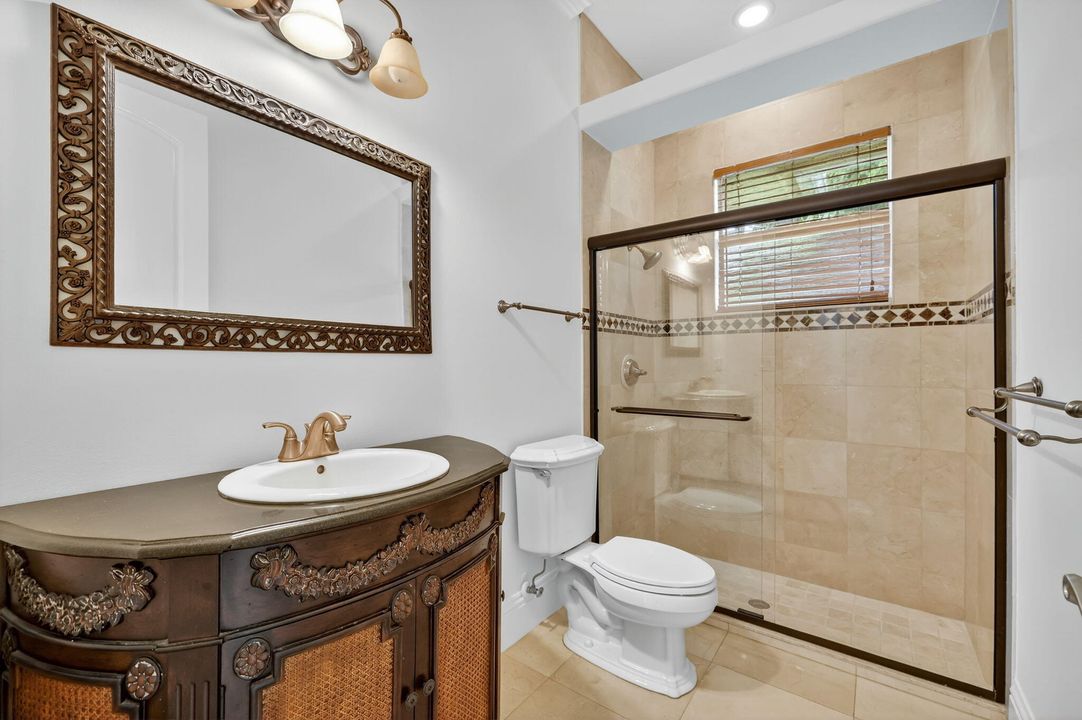 Activo con contrato: $1,990,000 (5 camas, 5 baños, 4012 Pies cuadrados)