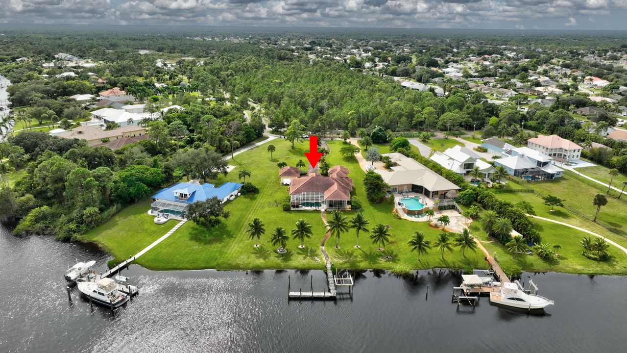 Activo con contrato: $1,990,000 (5 camas, 5 baños, 4012 Pies cuadrados)