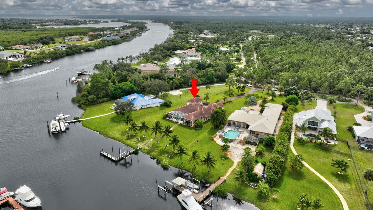 Activo con contrato: $1,990,000 (5 camas, 5 baños, 4012 Pies cuadrados)