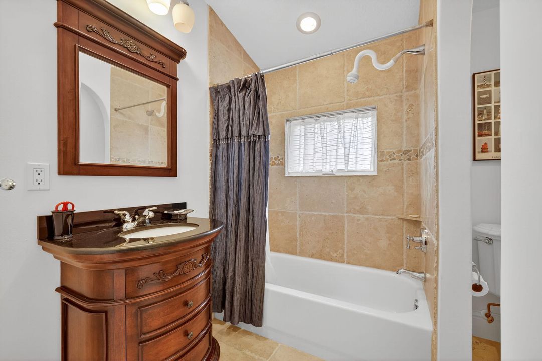 Activo con contrato: $1,990,000 (5 camas, 5 baños, 4012 Pies cuadrados)