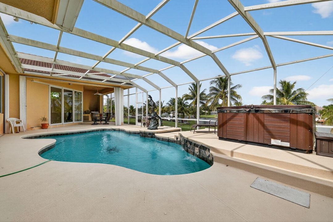 Activo con contrato: $1,990,000 (5 camas, 5 baños, 4012 Pies cuadrados)