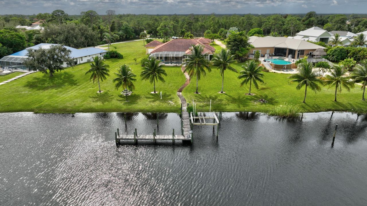 Activo con contrato: $1,990,000 (5 camas, 5 baños, 4012 Pies cuadrados)