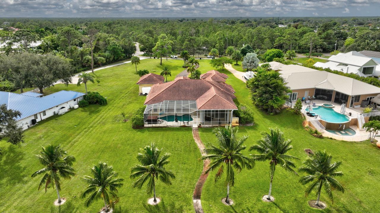 Activo con contrato: $1,990,000 (5 camas, 5 baños, 4012 Pies cuadrados)