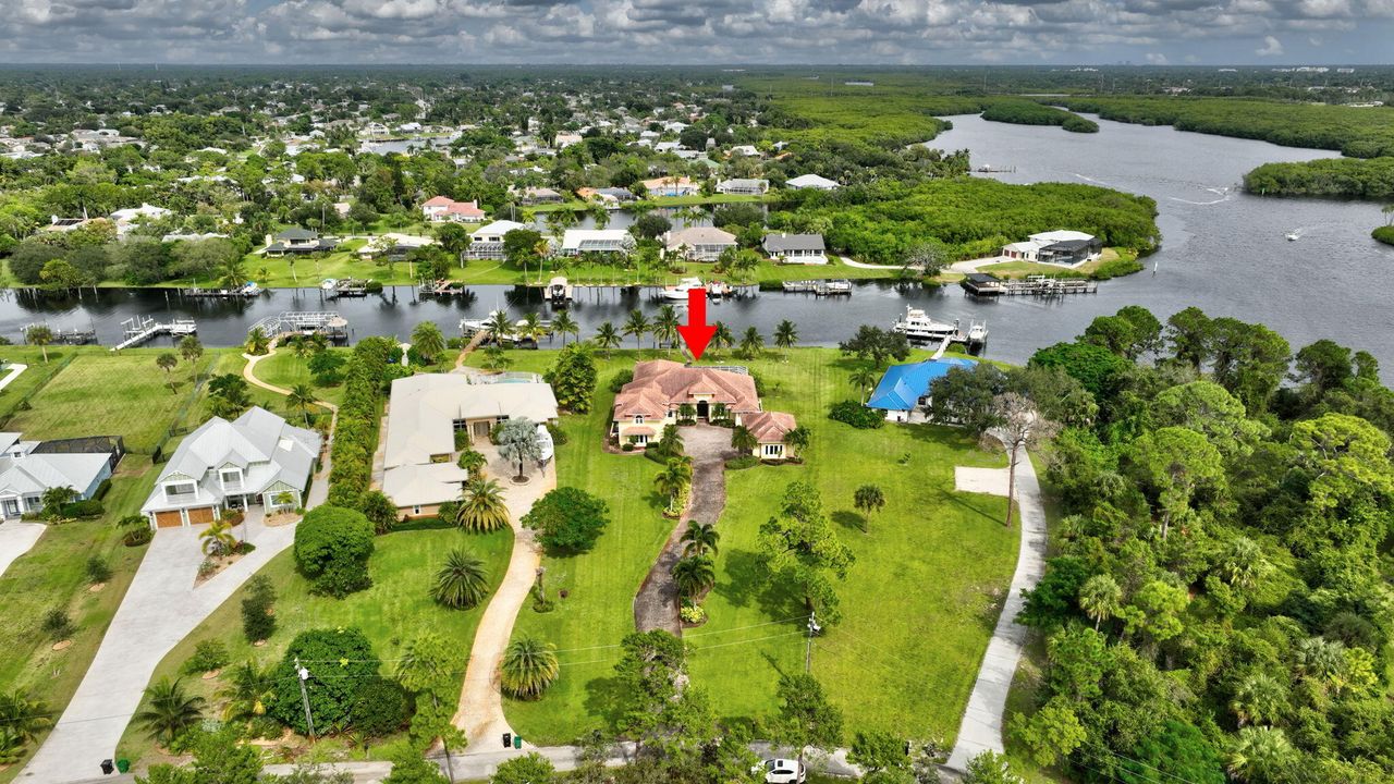 Activo con contrato: $1,990,000 (5 camas, 5 baños, 4012 Pies cuadrados)