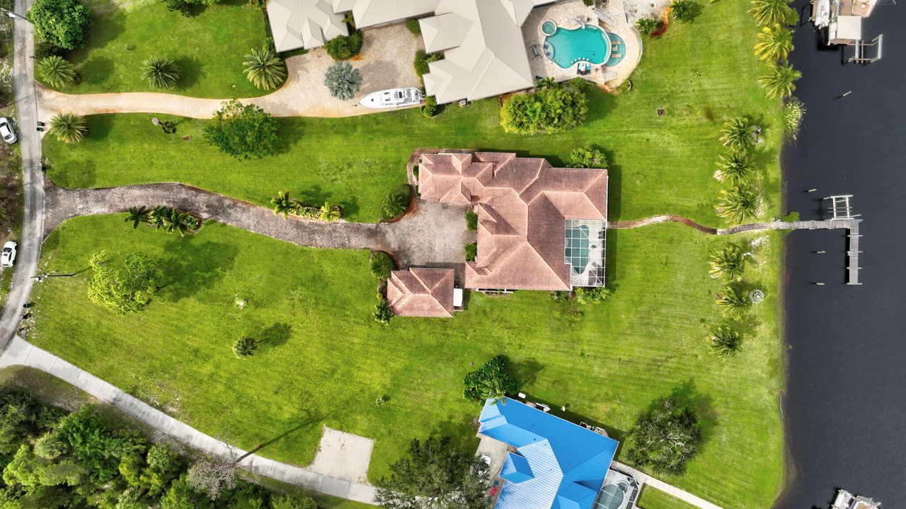 Activo con contrato: $1,990,000 (5 camas, 5 baños, 4012 Pies cuadrados)