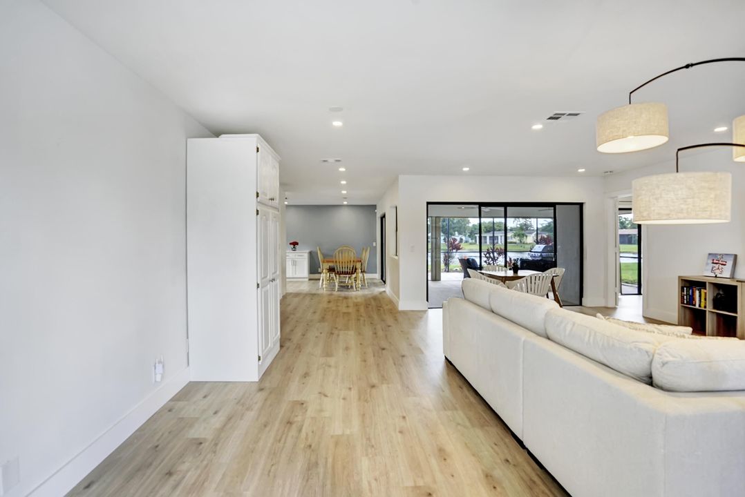 For Rent: $2,950 (2 beds, 2 baths, 1303 Square Feet)