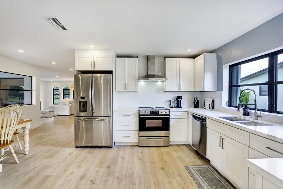 For Rent: $2,950 (2 beds, 2 baths, 1303 Square Feet)