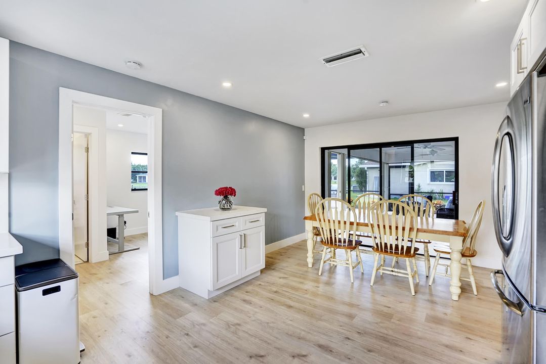 For Rent: $2,950 (2 beds, 2 baths, 1303 Square Feet)