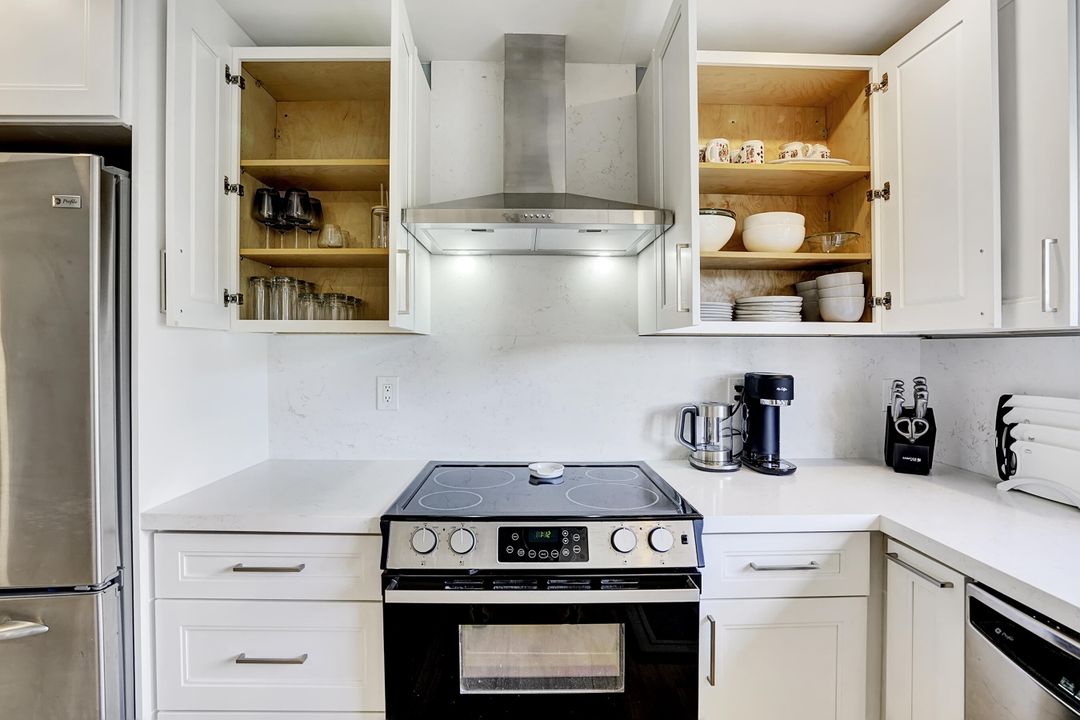 For Rent: $2,950 (2 beds, 2 baths, 1303 Square Feet)