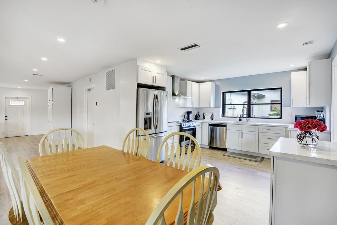 For Rent: $2,950 (2 beds, 2 baths, 1303 Square Feet)