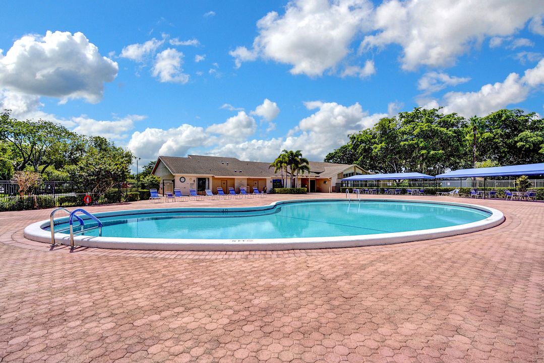 For Rent: $2,950 (2 beds, 2 baths, 1303 Square Feet)