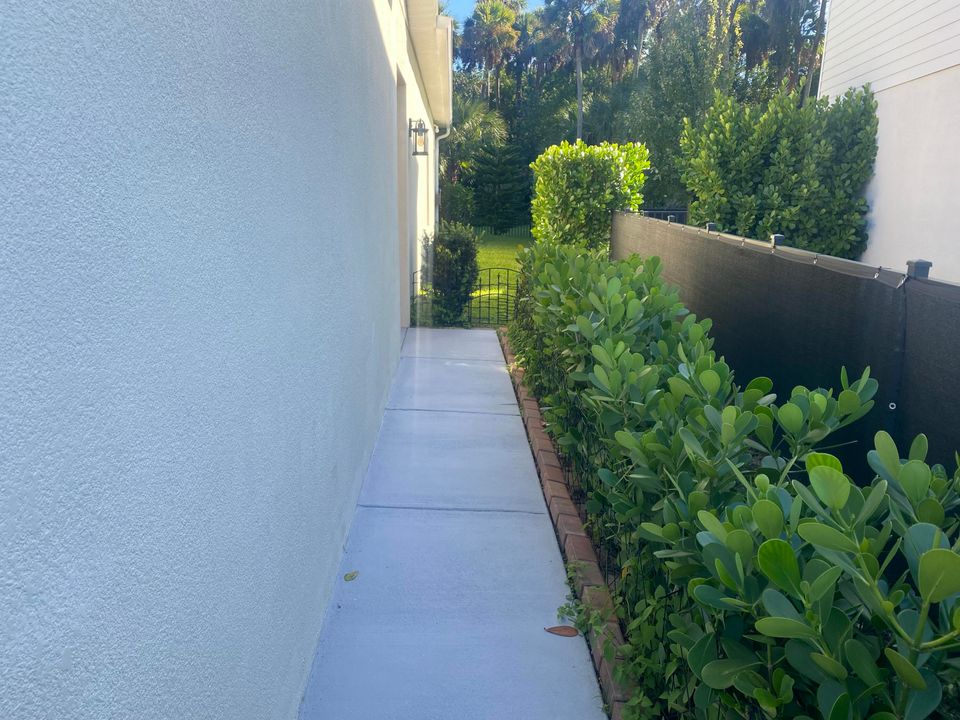 Activo con contrato: $2,300 (3 camas, 2 baños, 1545 Pies cuadrados)