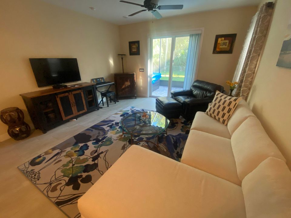 Activo con contrato: $2,300 (3 camas, 2 baños, 1545 Pies cuadrados)