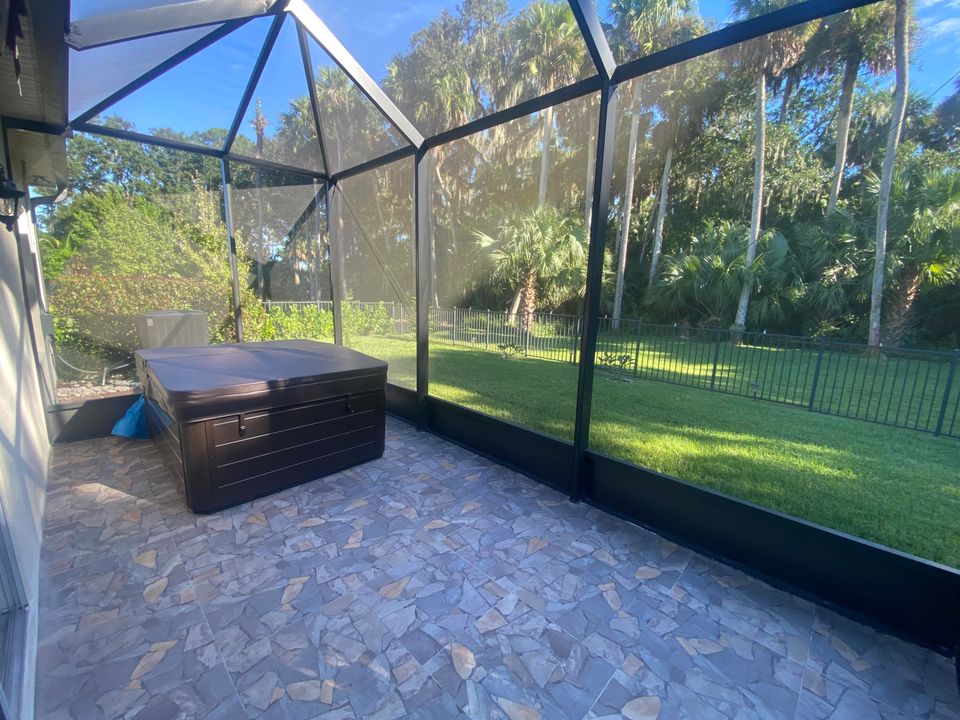 Activo con contrato: $2,300 (3 camas, 2 baños, 1545 Pies cuadrados)