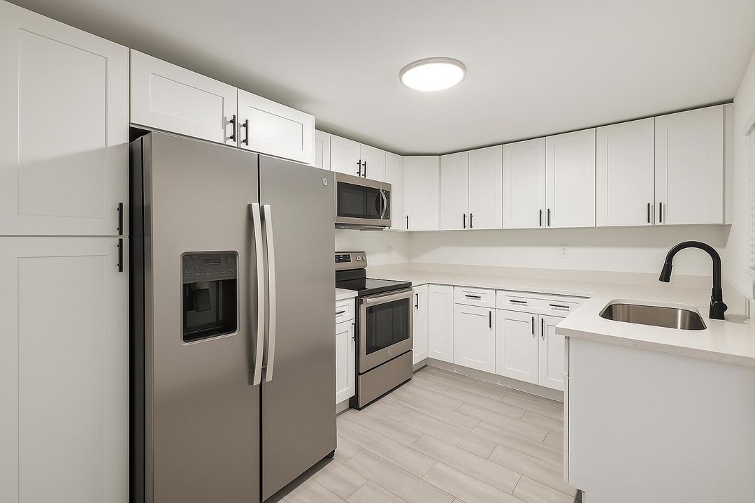 合同活跃: $198,500 (4 贝兹, 2 浴室, 760 平方英尺)