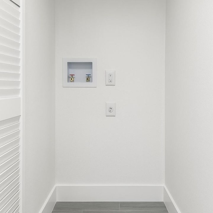 合同活跃: $198,500 (4 贝兹, 2 浴室, 760 平方英尺)