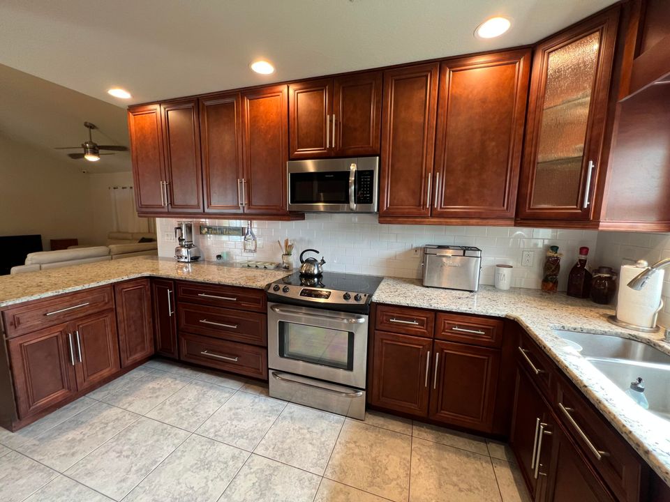 Active With Contract: $350,000 (3 beds, 2 baths, 1351 Square Feet)