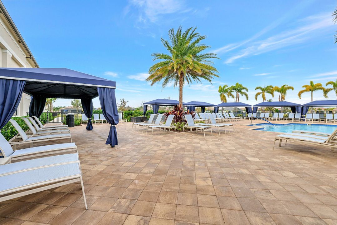 For Sale: $674,900 (3 beds, 2 baths, 2580 Square Feet)