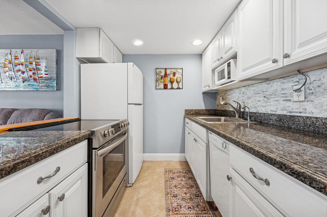 For Rent: $2,500 (1 beds, 1 baths, 640 Square Feet)