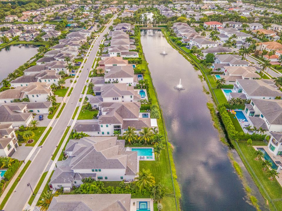 На продажу: $4,400,000 (6 спален, 5 ванн, 5340 Квадратных фут)