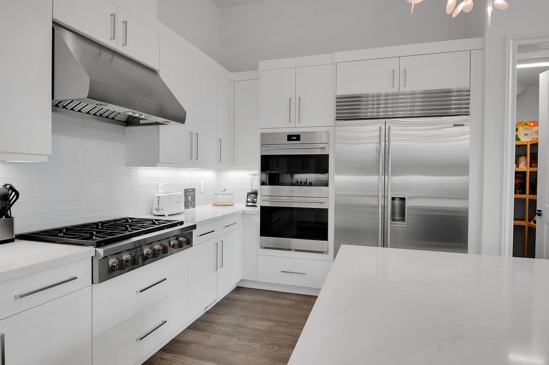 На продажу: $4,400,000 (6 спален, 5 ванн, 5340 Квадратных фут)