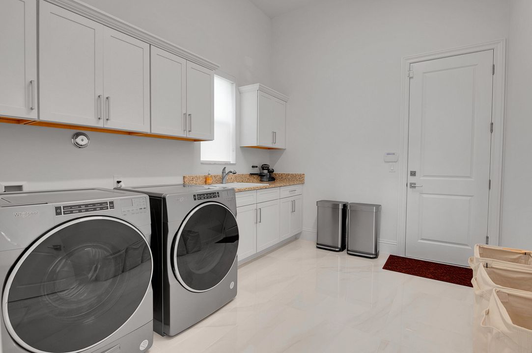 На продажу: $4,400,000 (6 спален, 5 ванн, 5340 Квадратных фут)