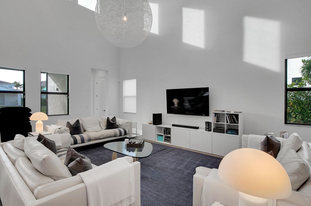 На продажу: $4,400,000 (6 спален, 5 ванн, 5340 Квадратных фут)