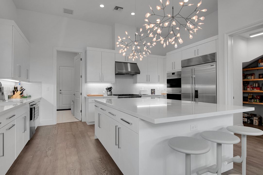 На продажу: $4,400,000 (6 спален, 5 ванн, 5340 Квадратных фут)