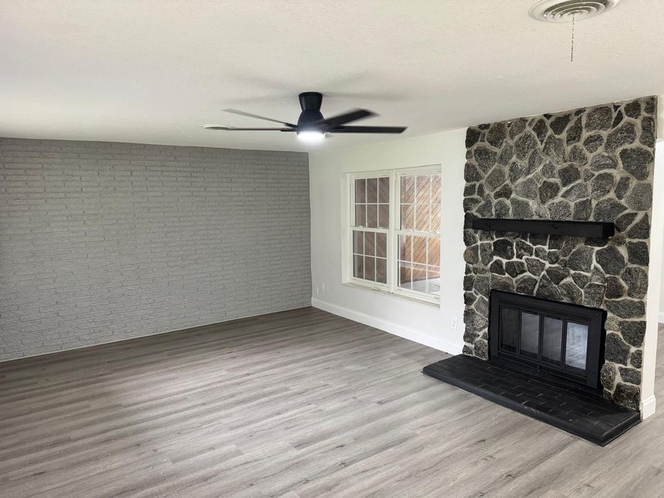 For Sale: $410,000 (3 beds, 2 baths, 1702 Square Feet)