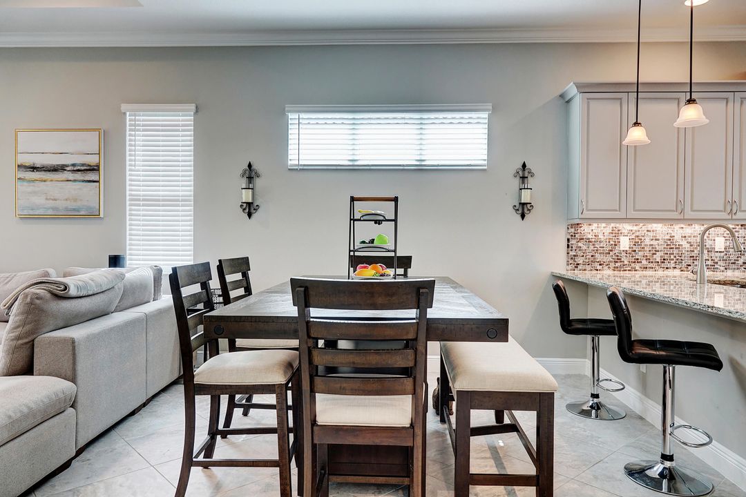 Под контрактом: $379,000 (2 спален, 2 ванн, 1646 Квадратных фут)