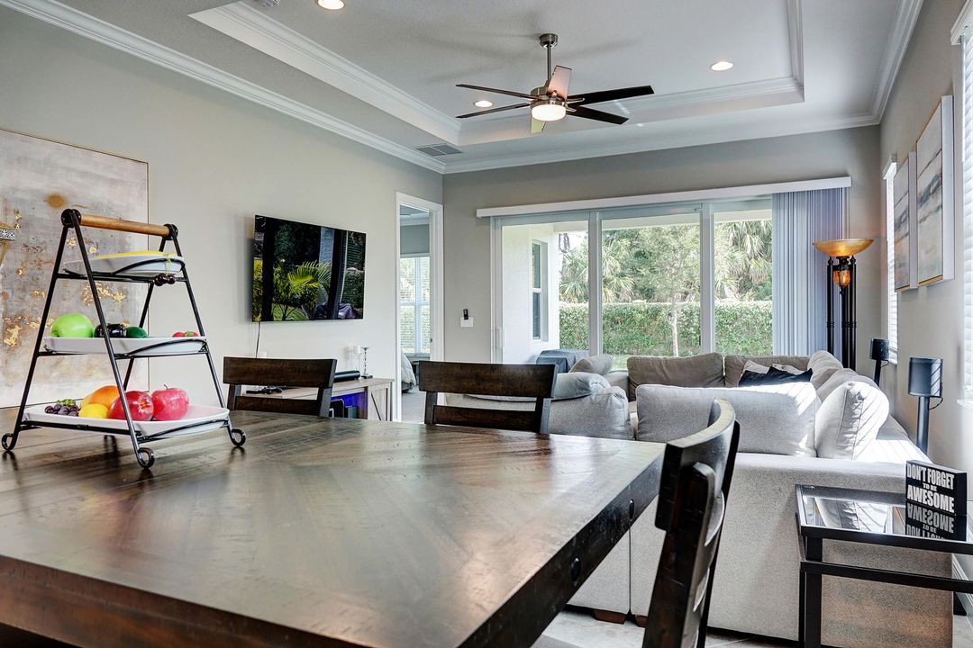 Под контрактом: $379,000 (2 спален, 2 ванн, 1646 Квадратных фут)