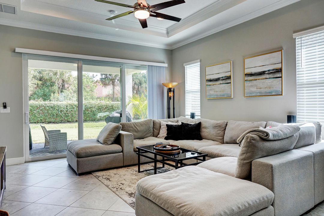 Под контрактом: $379,000 (2 спален, 2 ванн, 1646 Квадратных фут)