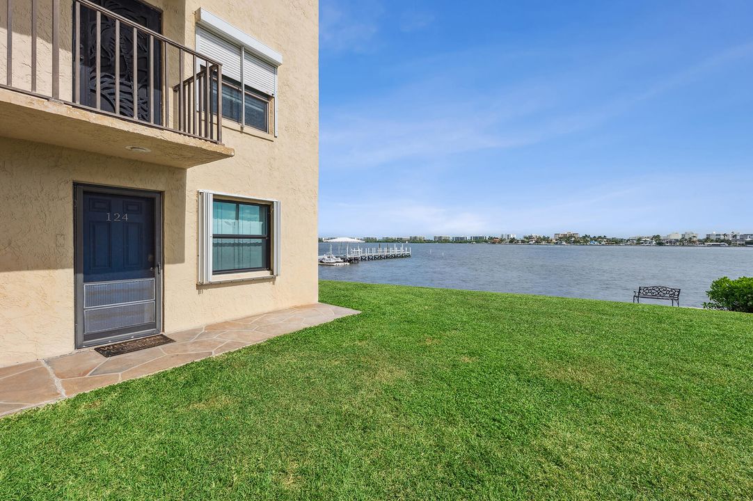 For Rent: $2,700 (2 beds, 2 baths, 1025 Square Feet)