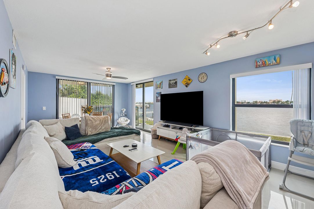 For Rent: $2,700 (2 beds, 2 baths, 1025 Square Feet)