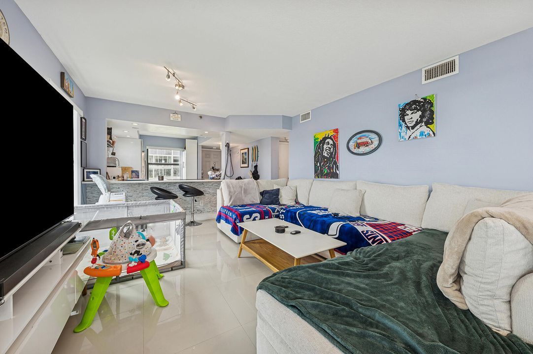 For Rent: $2,700 (2 beds, 2 baths, 1025 Square Feet)