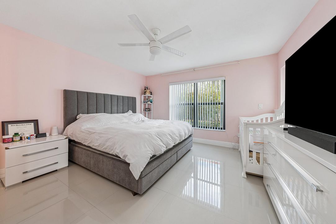 For Rent: $2,700 (2 beds, 2 baths, 1025 Square Feet)