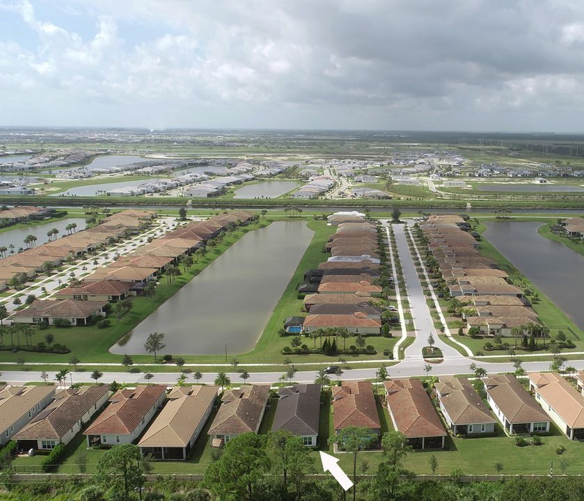 Под контрактом: $379,000 (2 спален, 2 ванн, 1646 Квадратных фут)