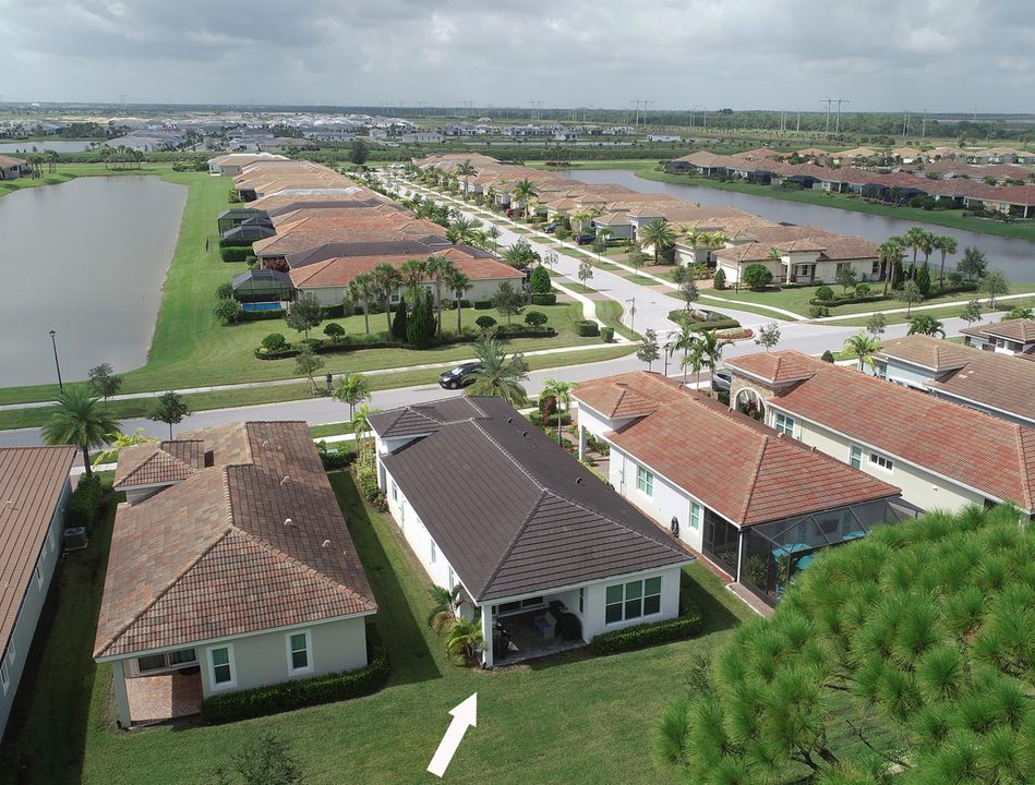 Под контрактом: $379,000 (2 спален, 2 ванн, 1646 Квадратных фут)