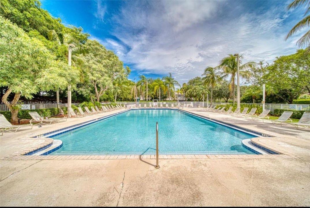 На продажу: $360,000 (2 спален, 1 ванн, 1110 Квадратных фут)