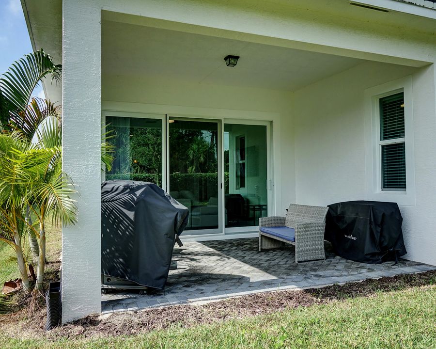 Под контрактом: $379,000 (2 спален, 2 ванн, 1646 Квадратных фут)