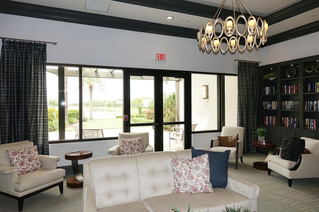 Под контрактом: $379,000 (2 спален, 2 ванн, 1646 Квадратных фут)