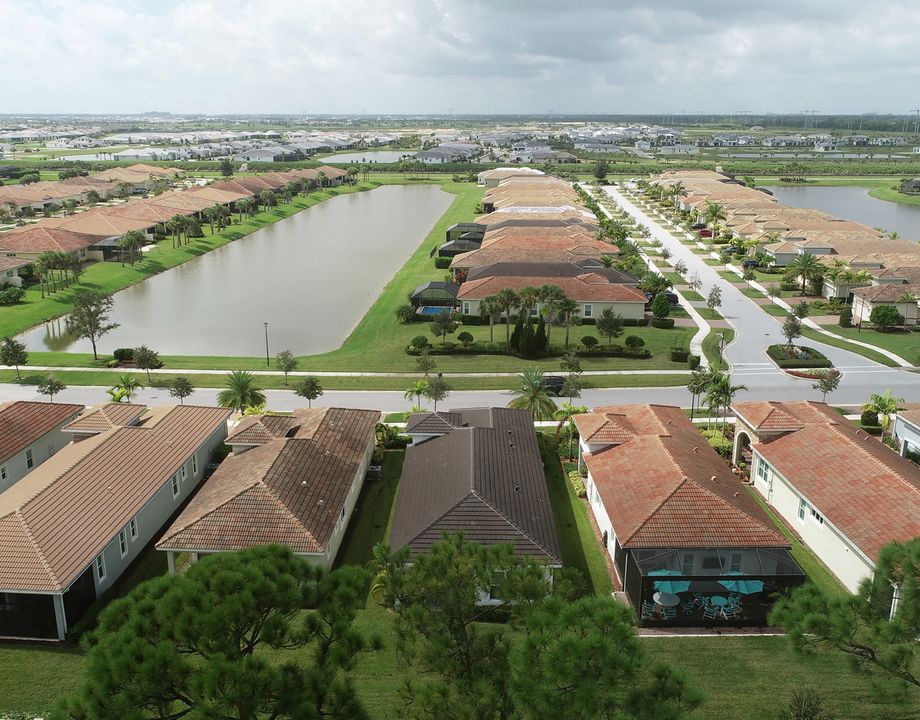 Под контрактом: $379,000 (2 спален, 2 ванн, 1646 Квадратных фут)