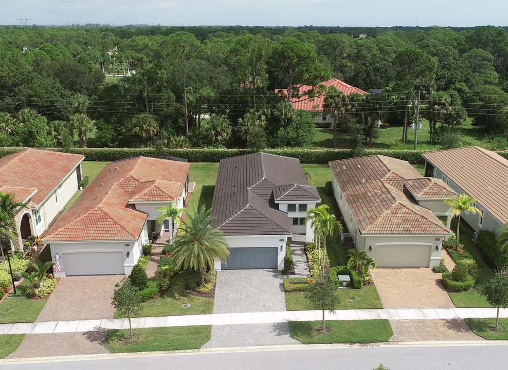 Под контрактом: $379,000 (2 спален, 2 ванн, 1646 Квадратных фут)