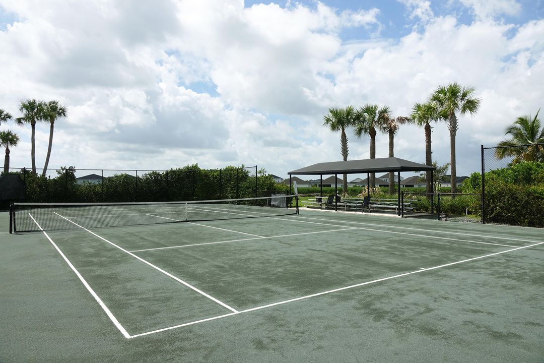 Под контрактом: $379,000 (2 спален, 2 ванн, 1646 Квадратных фут)