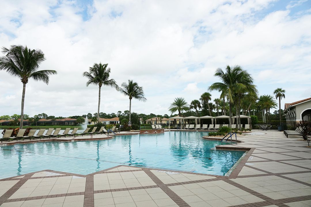 Под контрактом: $379,000 (2 спален, 2 ванн, 1646 Квадратных фут)