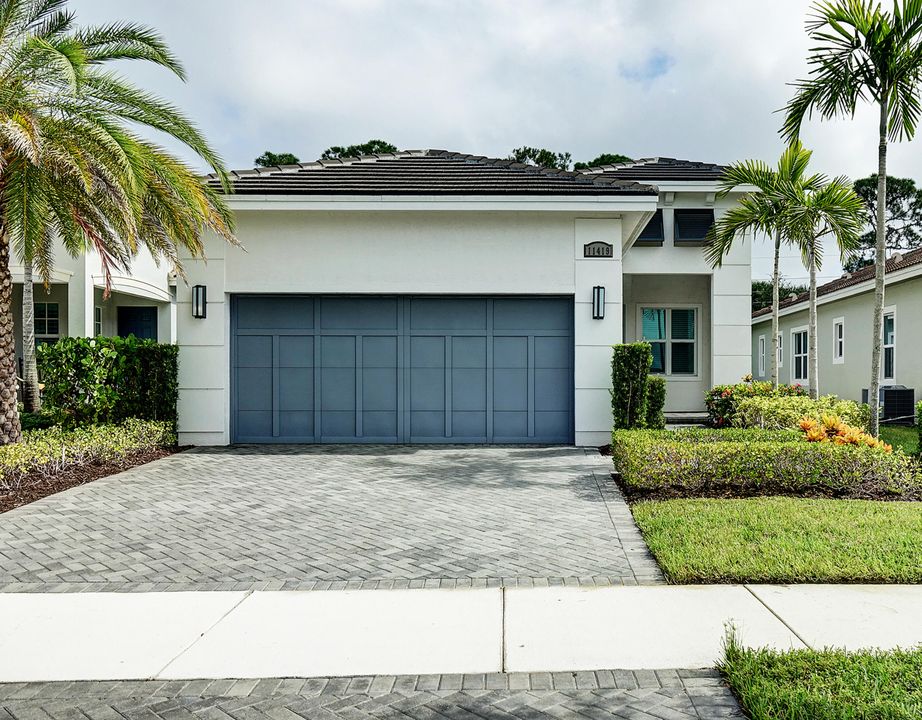 Под контрактом: $379,000 (2 спален, 2 ванн, 1646 Квадратных фут)