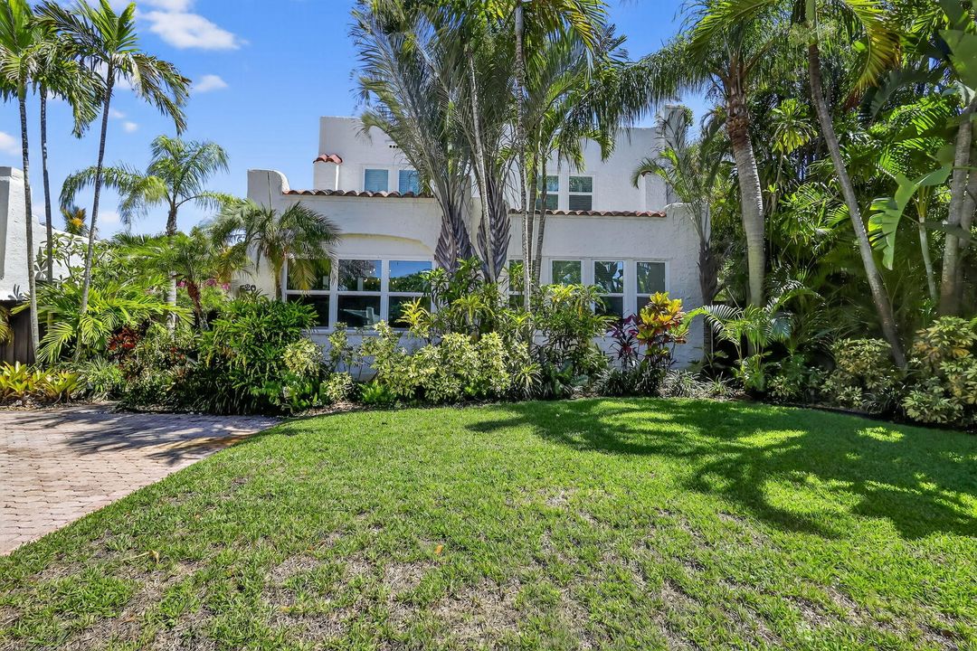 For Sale: $2,199,000 (7 beds, 7 baths, 4209 Square Feet)