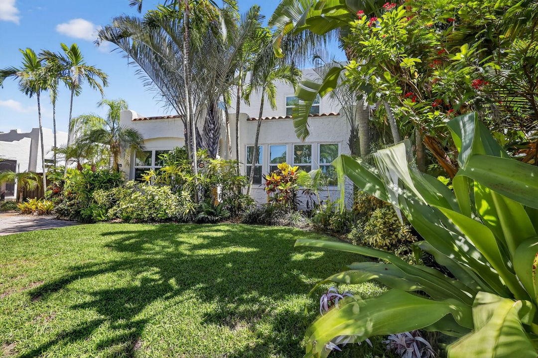 For Sale: $2,199,000 (7 beds, 7 baths, 4209 Square Feet)