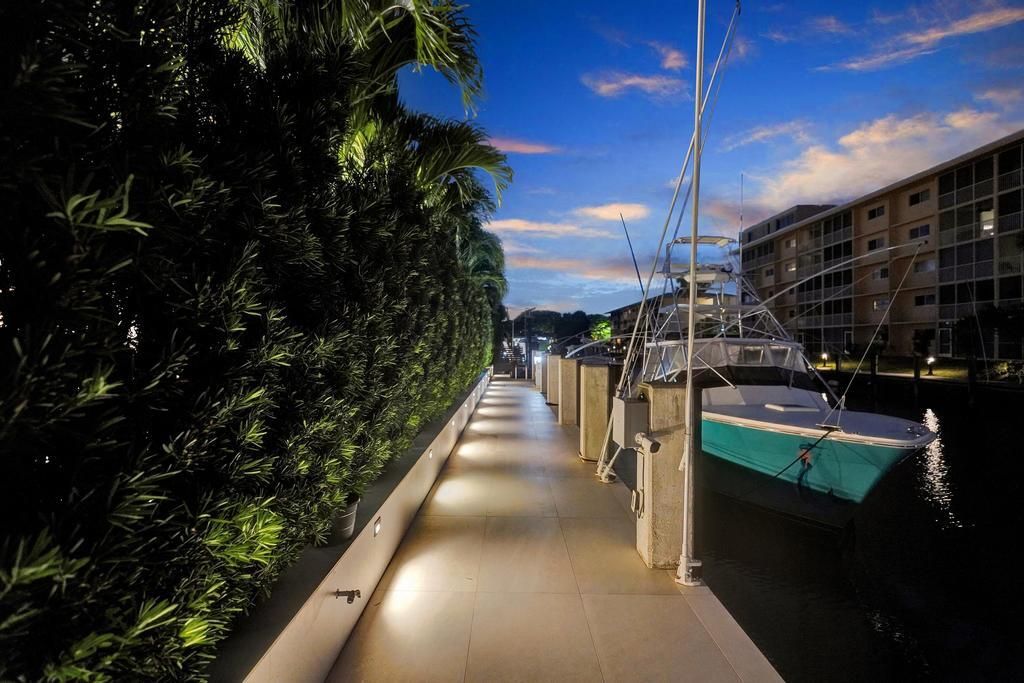 For Sale: $3,975,000 (3 beds, 3 baths, 2600 Square Feet)