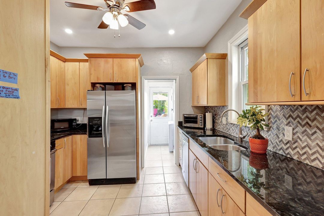 For Sale: $2,199,000 (7 beds, 7 baths, 4209 Square Feet)